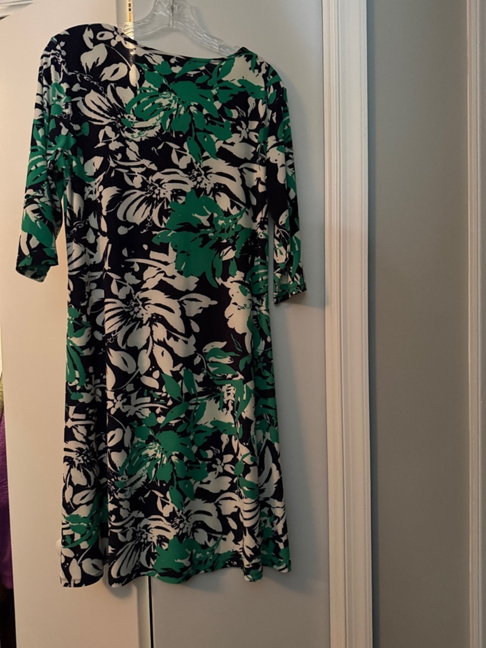 Roz & Ali Green Black and White Floral Shift Dress - Picture 3 of 3